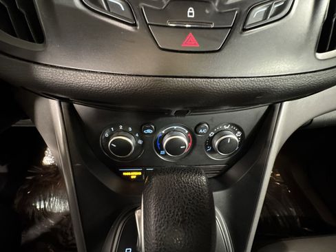 Used 2015 Ford Escape SE image 25