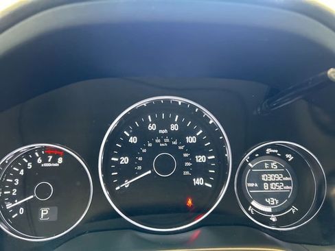 Used 2017 Honda HR-V EX image 11