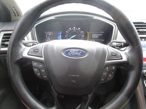 Used 2019 Ford Fusion SE FWD image 23