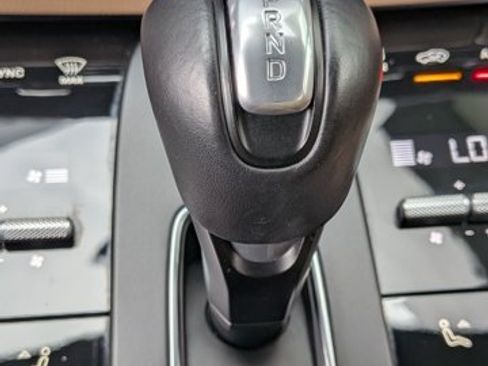 Used 2023 Porsche Macan AWD/4WD image 12