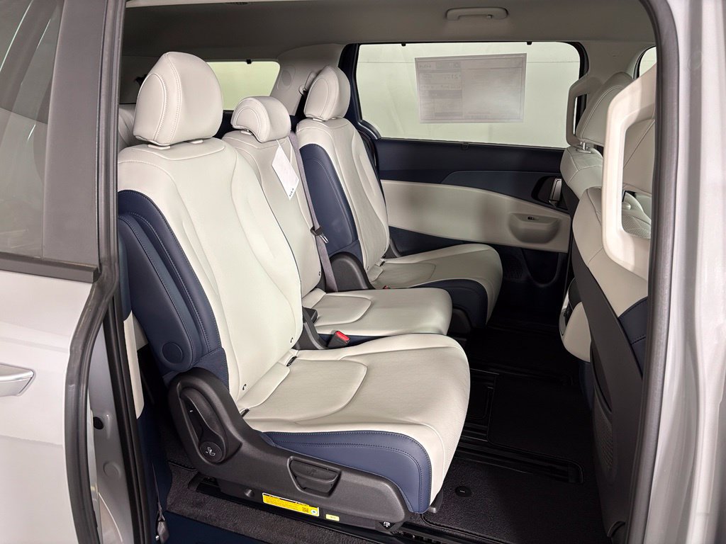 New 2026 Kia Carnival EX FWD image 44