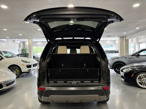 Used 2017 Land Rover Discovery SE AWD/4WD image 45