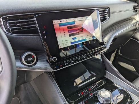 Used 2024 Jeep Wagoneer L Series II w/ Flexible Seating Group image 25