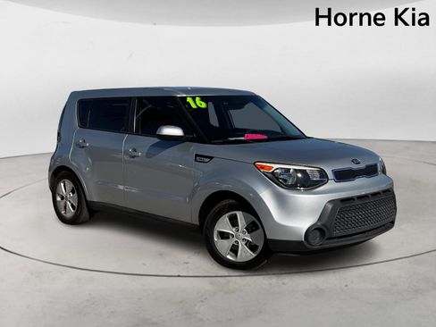Used 2016 Kia Soul image 2