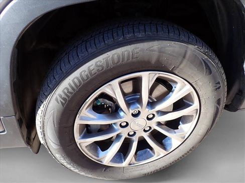 Used 2019 Jeep Cherokee Latitude Plus w/ Cold Weather Group image 6