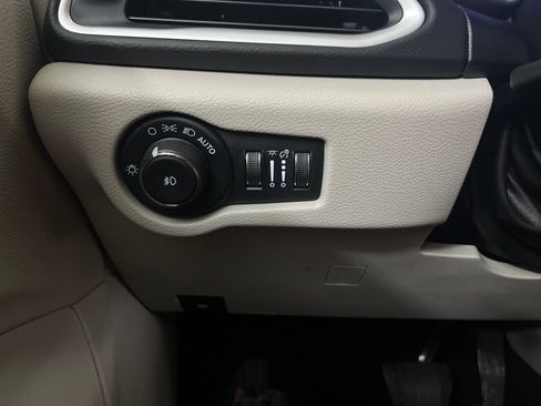 Used 2024 Chrysler Pacifica Touring-L FWD image 54