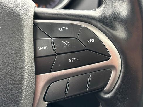 Used 2020 Jeep Grand Cherokee Limited image 25