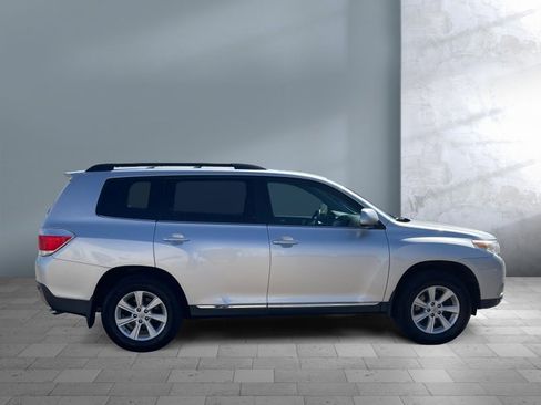 Used 2012 Toyota Highlander SE w/ Tow Pkg image 7