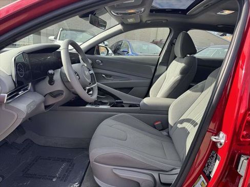 Certified 2025 Hyundai Elantra SEL image 17
