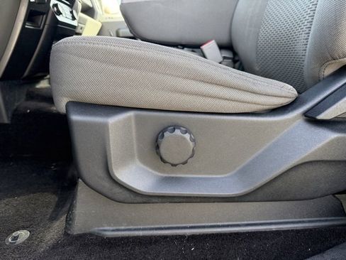 Used 2015 Ford F150 XLT image 9