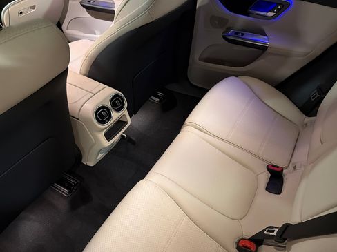 New 2026 Mercedes-Benz GLC 300 image 11