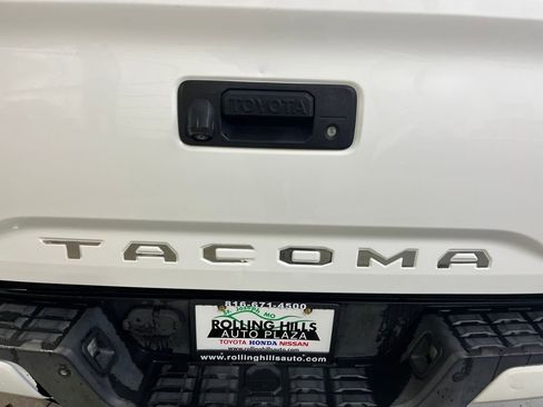 Used 2017 Toyota Tacoma TRD Sport w/ Premium & Technology Package image 46