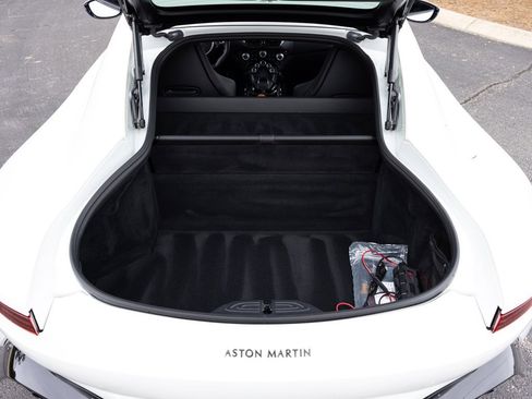 Used 2021 Aston Martin V8 Vantage Coupe image 28