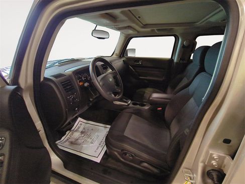 Used 2008 HUMMER H3 image 9