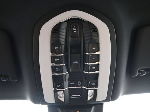 Used 2026 Porsche Macan AWD/4WD image 22