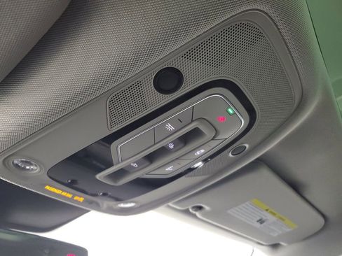 Used 2023 Audi e-tron Premium Plus w/ Premium Plus Package image 34