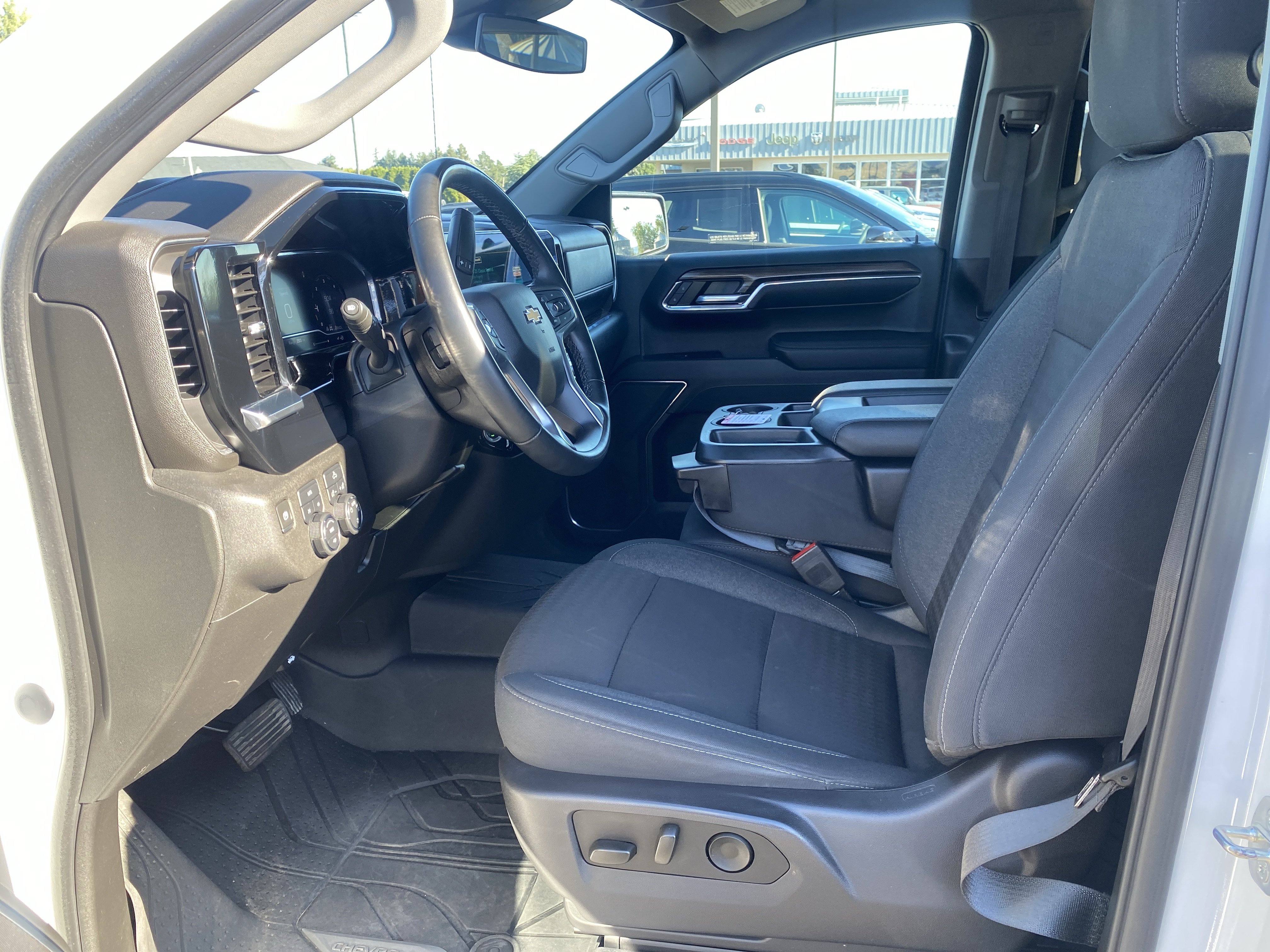 Used 2024 Chevrolet Silverado 1500 LT w/ Convenience Package II AWD/4WD image 11