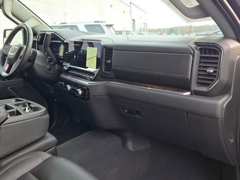 Used 2025 GMC Sierra 1500 SLT image 6
