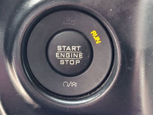 Used 2020 Jeep Wrangler Unlimited Sahara AWD/4WD image 12