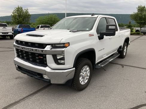 Used 2022 Chevrolet Silverado 2500 LT w/ Convenience Package AWD/4WD image 3