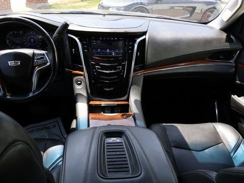 Certified 2019 Cadillac Escalade Luxury RWD image 21