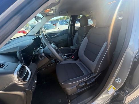 Used 2025 Chevrolet TrailBlazer LT image 35