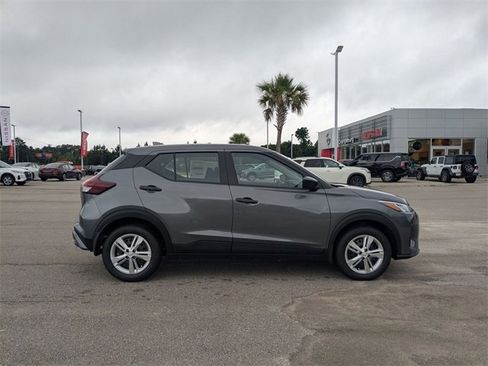 New 2025 Nissan Kicks Play S image 2