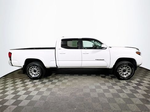Certified 2022 Toyota Tacoma SR5 AWD/4WD image 8