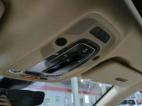 Used 2017 Bentley Bentayga AWD/4WD image 23
