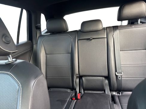 Used 2021 Volkswagen Tiguan SE R-Line image 9