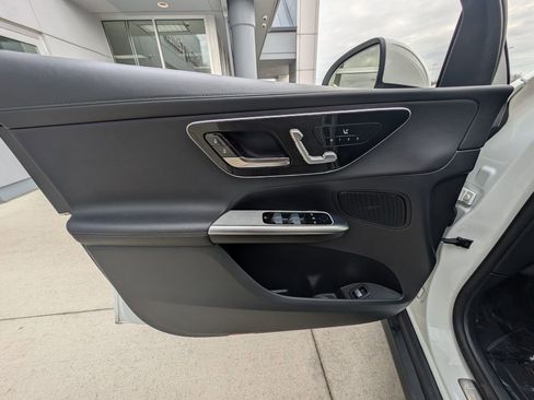 Used 2023 Mercedes-Benz GLC 300 4MATIC image 37