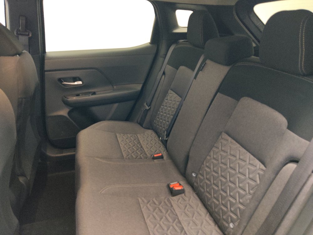 Used 2025 Nissan Kicks SV FWD image 18