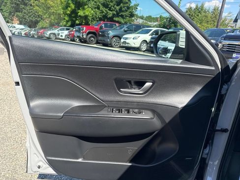 Certified 2025 Hyundai Kona Limited AWD/4WD image 12