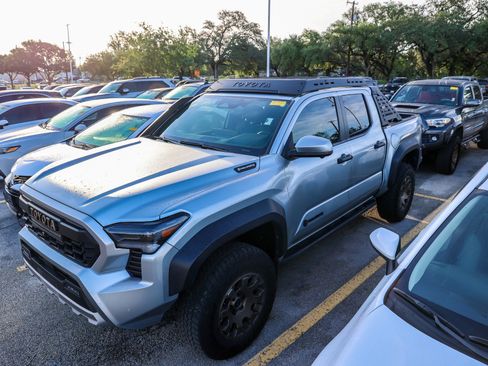 Used 2024 Toyota Tacoma 4x4 Double Cab Hybrid image 3