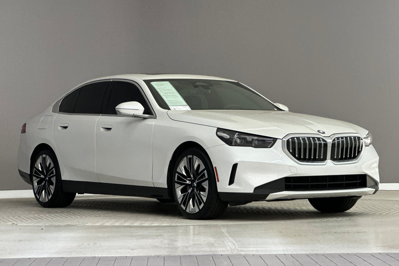 Certified 2024 BMW 530i w/ Convenience Package RWD image 6