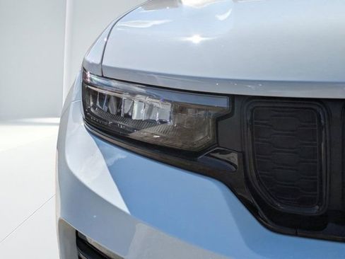 New 2025 Jeep Grand Cherokee Limited w/ Black Appearance Package image 8