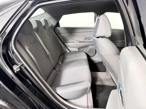 Used 2022 Hyundai Elantra SE FWD image 42