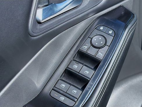 Used 2025 Nissan Rogue SV image 22