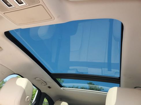 Used 2019 Jaguar F-PACE Premium image 28