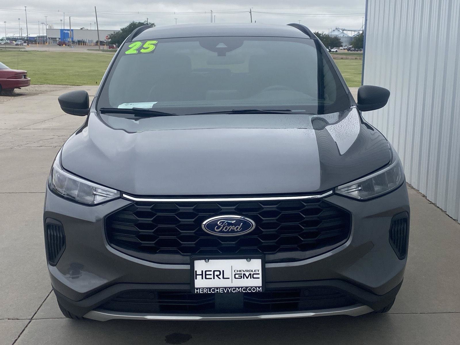 Used 2025 Ford Escape ST-Line AWD/4WD image 2