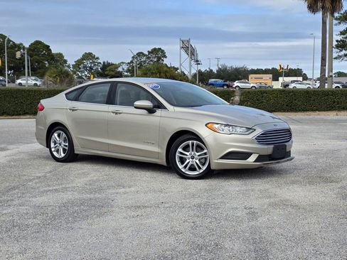 Used 2018 Ford Fusion S image 2