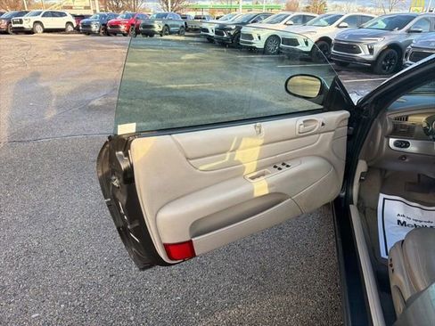 Used 2005 Chrysler Sebring Touring w/ Electronics Convenience Group image 19