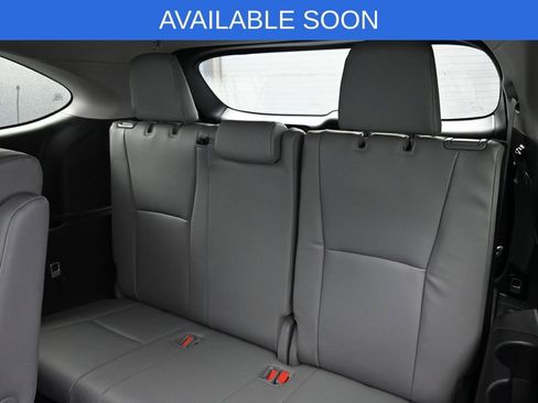 Used 2022 Toyota Highlander XLE AWD/4WD image 30