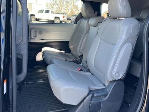 Used 2025 Toyota Sienna XLE w/ XLE Plus Package image 27