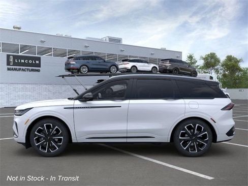 New 2025 Lincoln Nautilus Reserve image 3