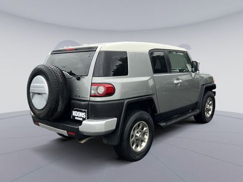 Used 2012 Toyota FJ Cruiser 4WD w/ Upgrade Pkg image 7