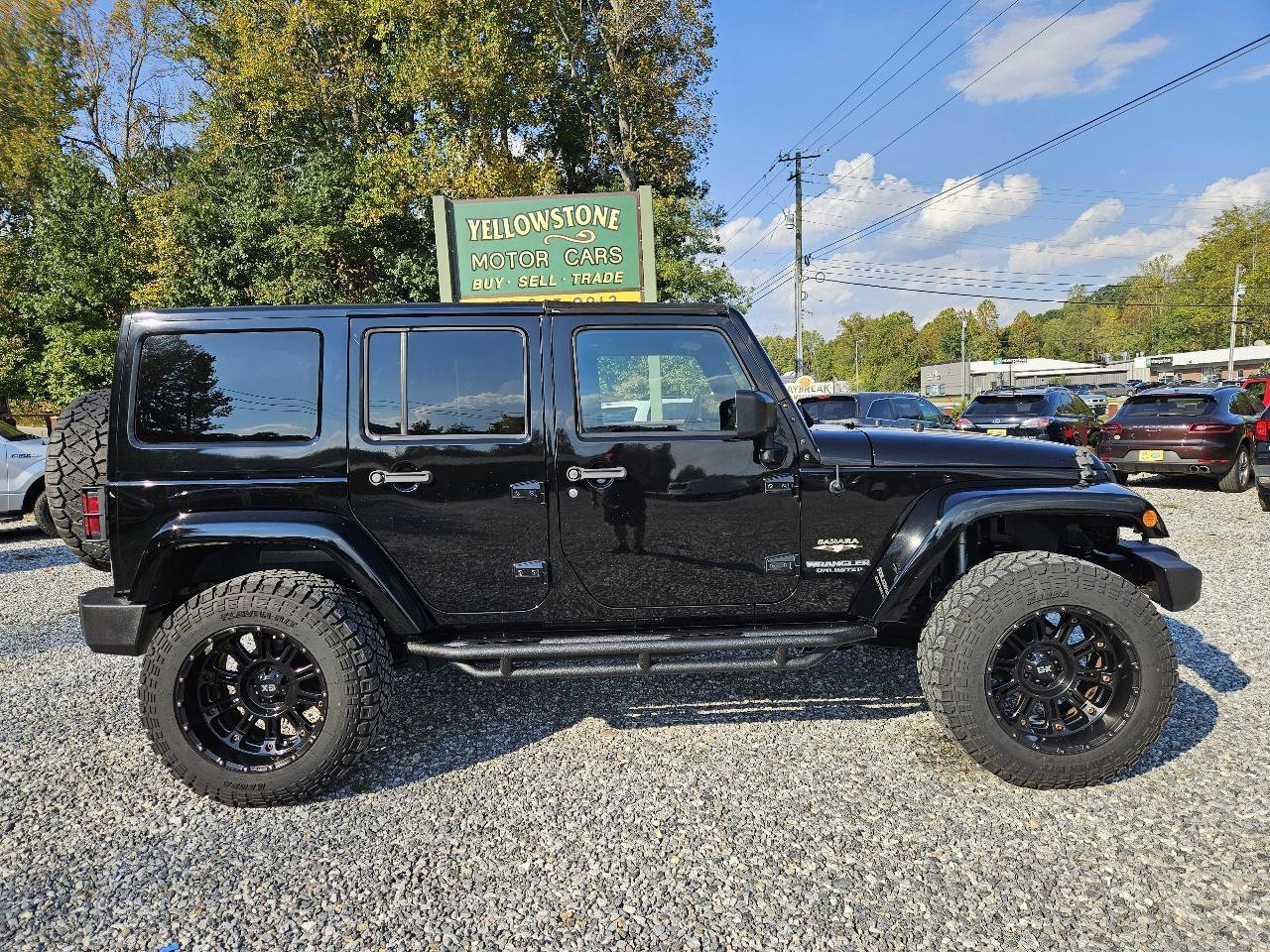 Used 2017 Jeep Wrangler Unlimited Sahara w/ Connectivity Group AWD/4WD image 1