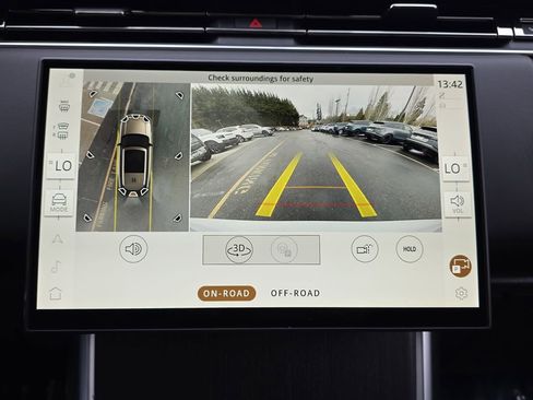 New 2025 Land Rover Range Rover Long Wheelbase SE image 23