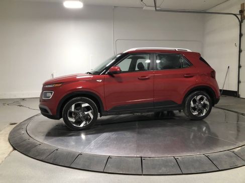 Used 2023 Hyundai Venue SEL image 4