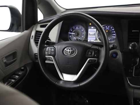 Used 2018 Toyota Sienna XLE w/ XLE Navigation Package image 15